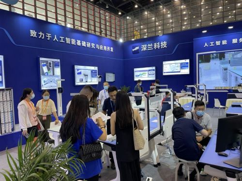 深蘭科技攜新品閃耀第四屆河南教育裝備博覽會，引領教育智能化新浪潮